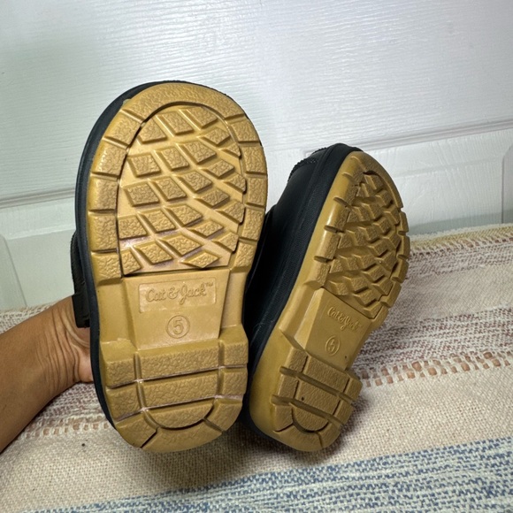 Cat & Jack Black Boots with Gray Lining - Picture 5 of 6